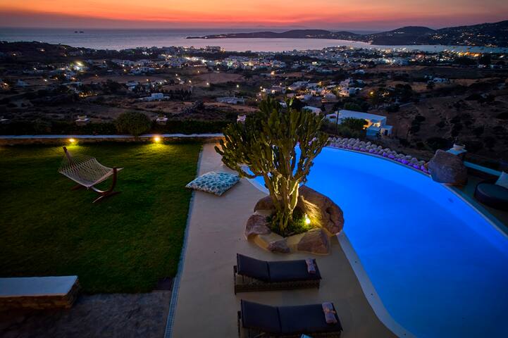Amazing Villa Serenade with stunning sunset view! gallery image 3