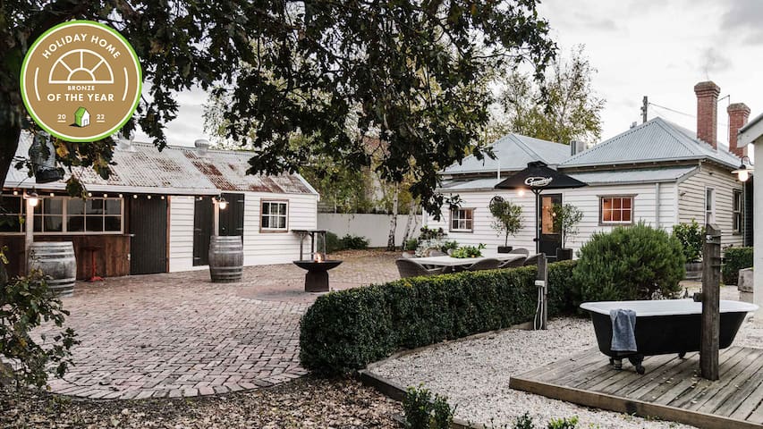 Bootmakers Cottage Bronze Winner 2022 Insta worthy