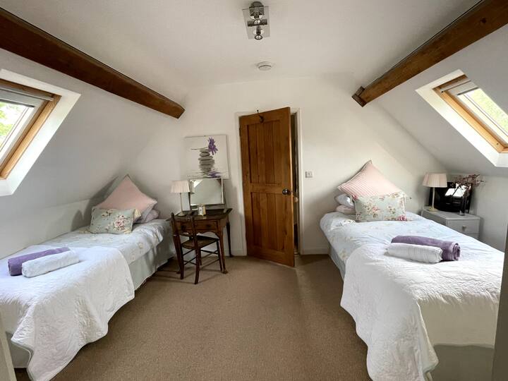 Als Zwilling auf Anfrage. 
Blick auf den Orchard mit zwei Aspekten und Blick auf den Innenhof