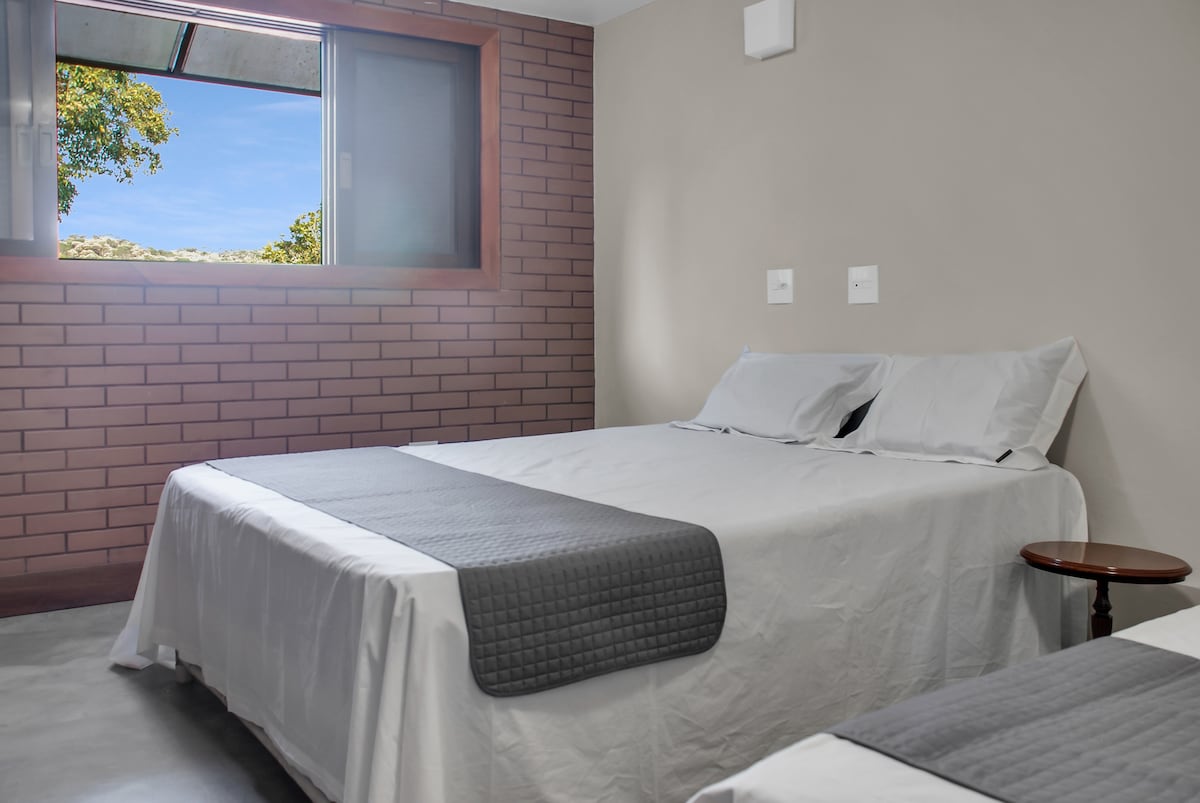 Vistas increíbles desde la ventana. No hay sábanas y toallas disponibles.