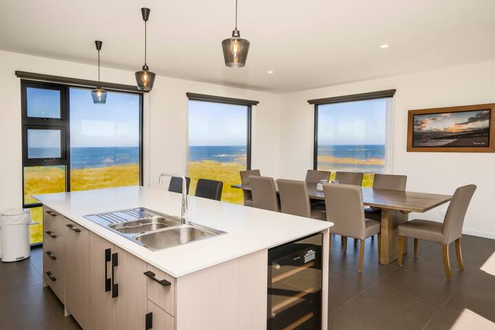 Netherby Rocks King Island gallery image 2