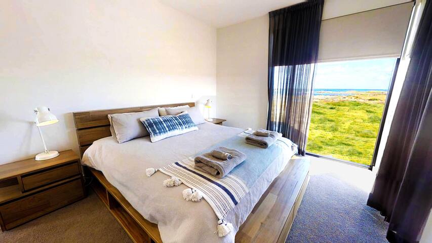 Netherby Rocks King Island gallery image 5