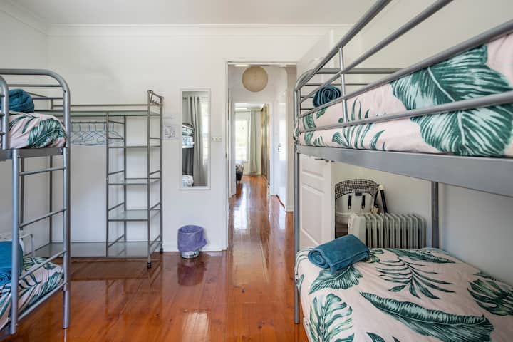 Bunk Room
 2 literas: capacidad para 4 personas en camas