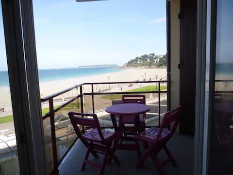 Annonce Airbnb populaire: 2-room apartment with very nice sea view. à Perros Guirec