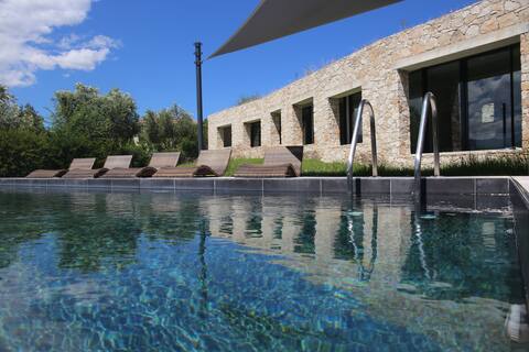 Architect-designed villa, 4 bedrooms, private pool