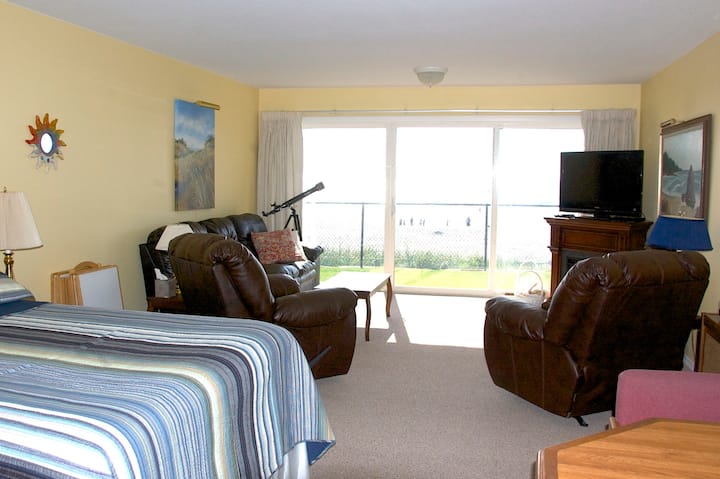 Surf Shack  2 Bedroom House in Lincoln City, OR