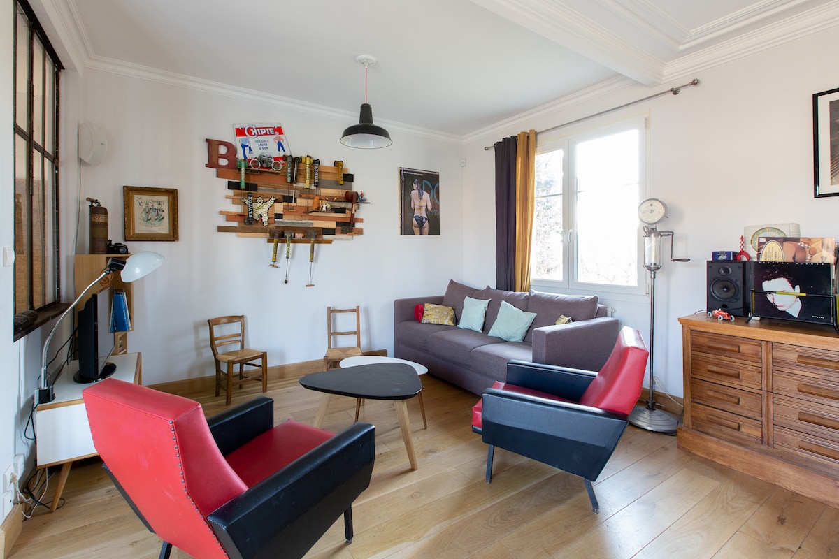 KAUČ NA RAZVLAČENJE SVAKI DAN 180