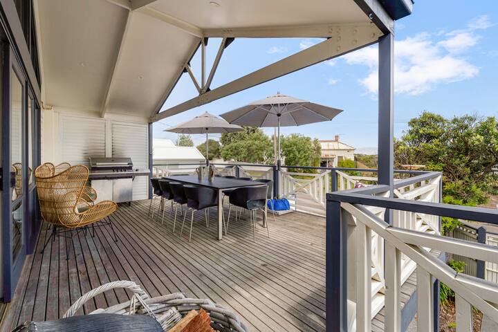 Ossett Ultimate Holiday Retreat, Walk to Sorrento gallery image 4