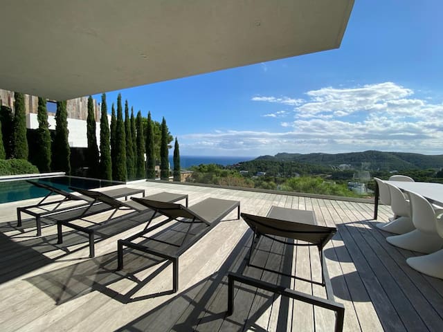 Magnificent architect’s house with sea view