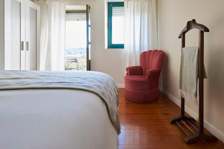 卧室I设有阳台，可俯瞰历史中心

可配置双人床（ 180 x 200 ）或2张单人床（ 90x2000 ）