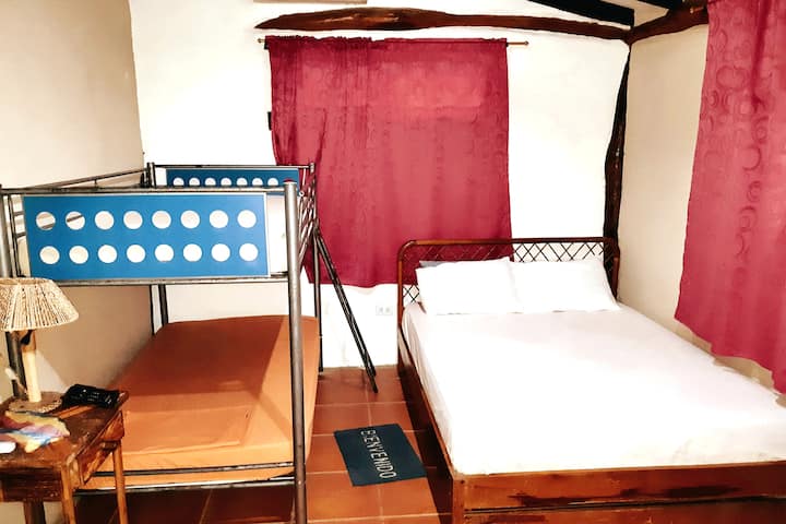 Room with private bathroom and 2.5-seater bed, bunk bed and extra 1-person bed