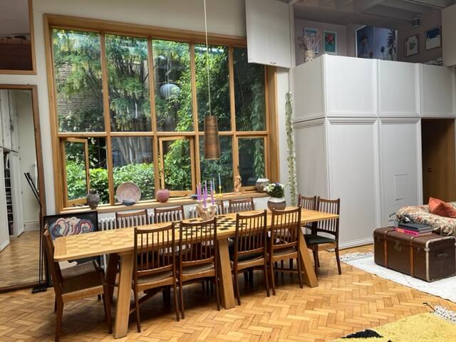 Luxury designer 2 bed flat, heart of Notting Hill gallery image 2