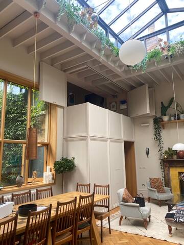 Luxury designer 2 bed flat, heart of Notting Hill gallery image 3