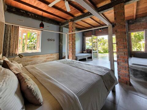 Tetebatu Room in a unique renovated tobacco dryer