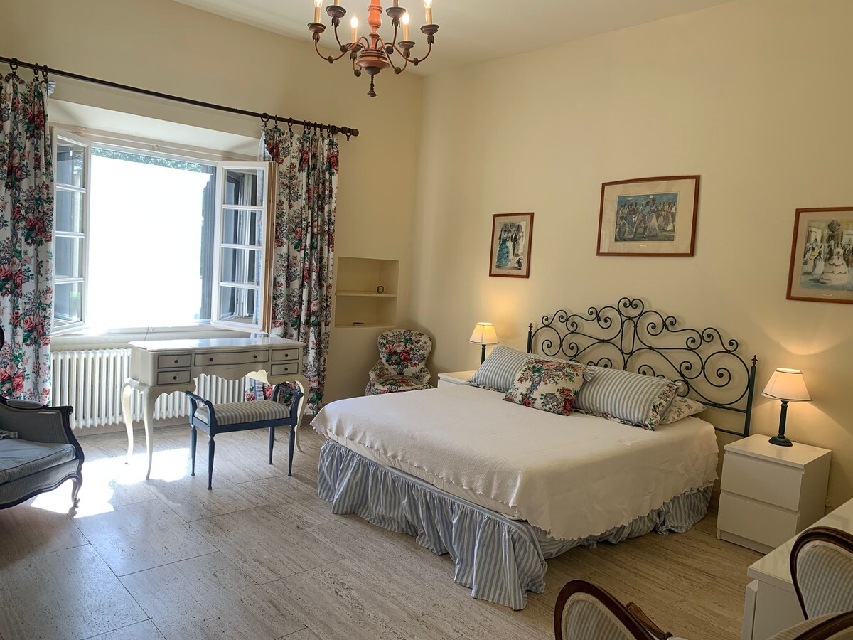 ცისფერი ორადგილიანი ნომერი