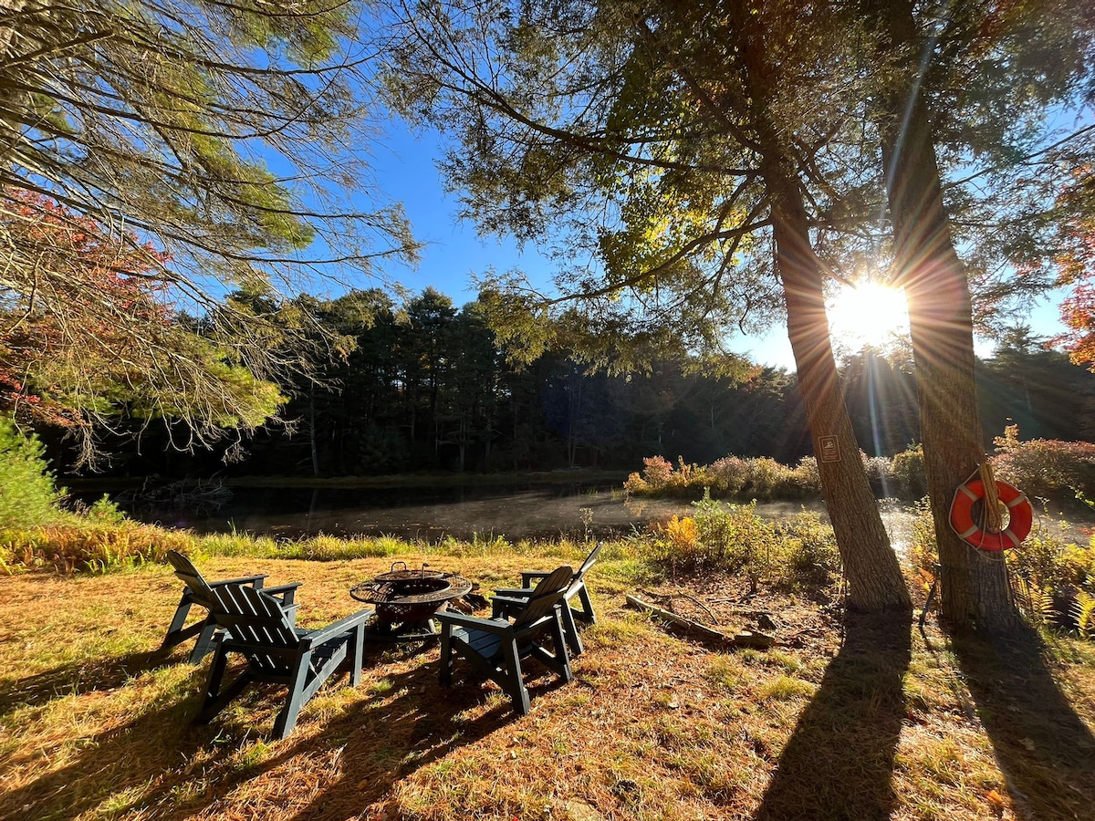 Private Waterfront home in 50 Acres of Woodland Bungalows for Rent in