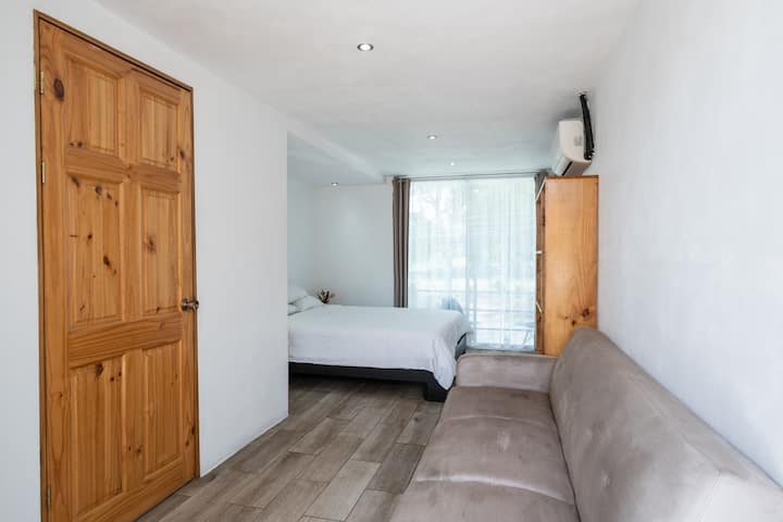 Habitación 7 y 8 - Cama Queen + Sofá Cama