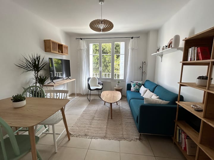 Bright & cosy apartment, 5min to seafront
