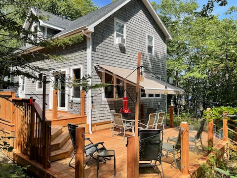 Luxury Lake Home on Falls Lake with woodstove