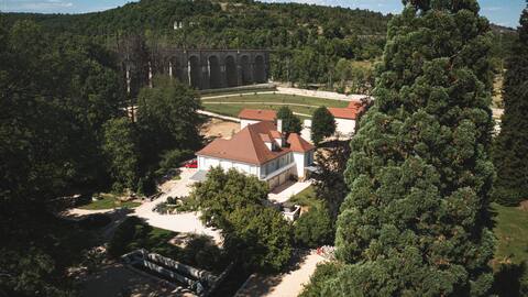 Bed and breakfast, in the heart of the Neuvon estate