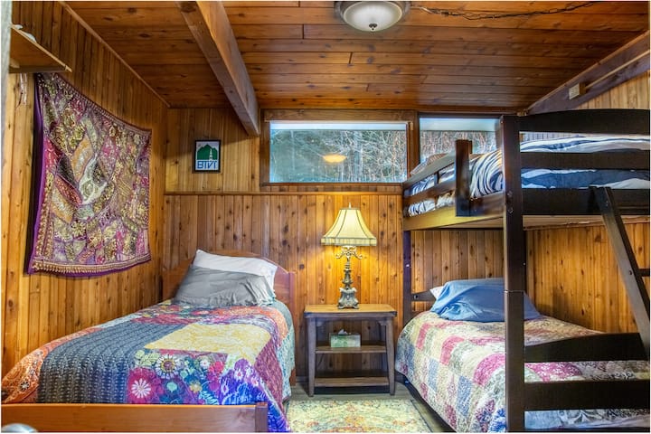 Соба на спрат на долниот кат