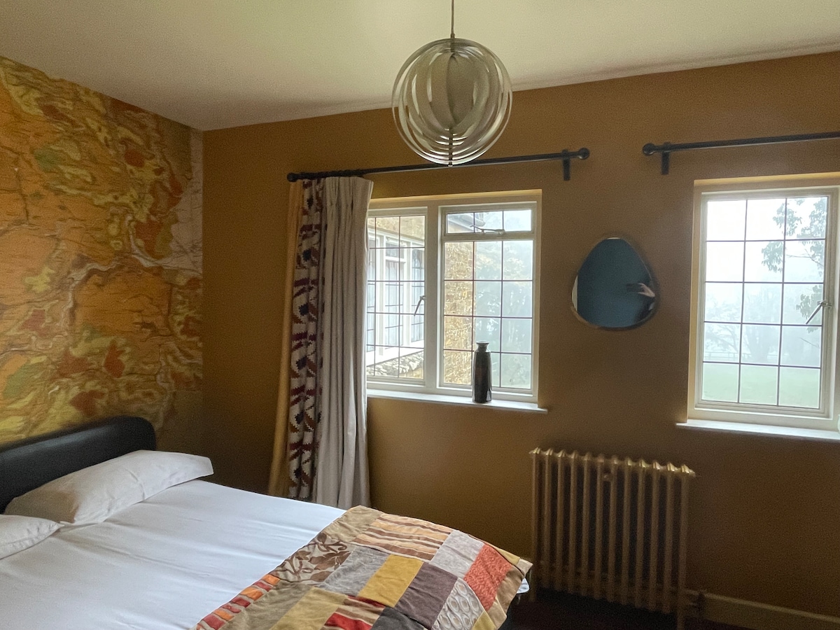 Guest Bedroom 3 with King size bed