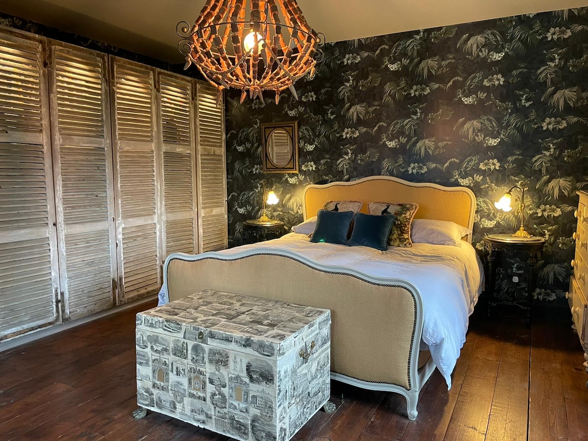 Master Bedroom with King size French Antique Bed