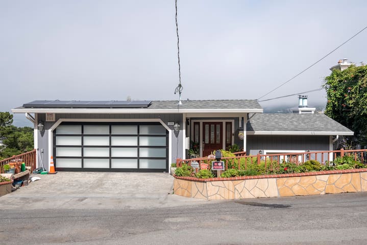 San Francisco Bay Area Ocean View, sleeps 10, 5 BR