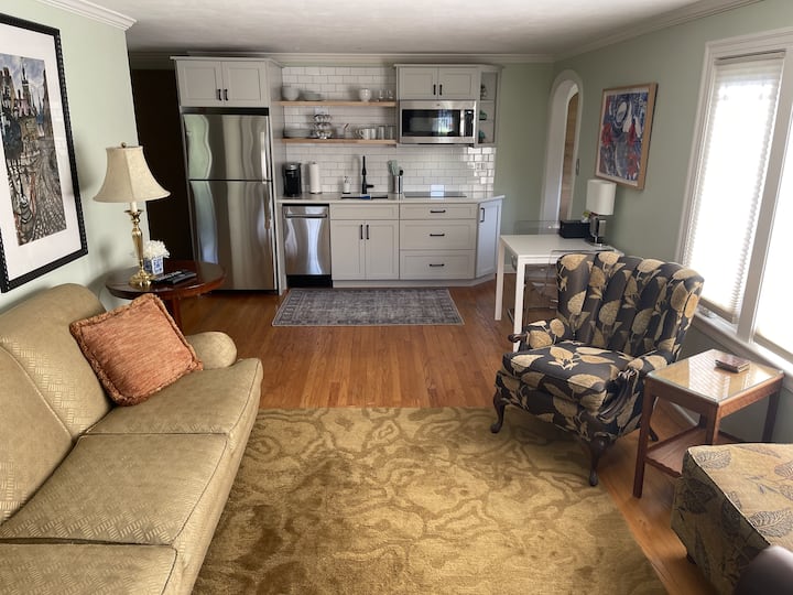 Private 1 BR Suite in West Hartford CT Home