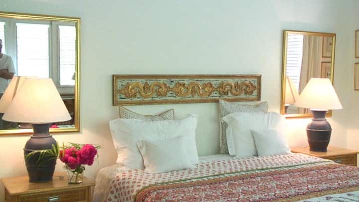 Bedroom 1 (king bed)
