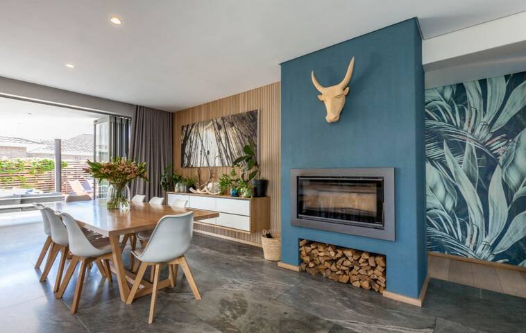 Luxury Family Villa near the Constantia Winelands gallery image 4