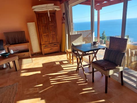 Anuncio de Airbnb popular: Well-maintained apartment on the cliff, west, small version en Los Llanos De Aridane