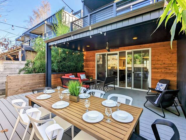 Huge Home with King Beds in Prime Spot with Views! gallery image 2