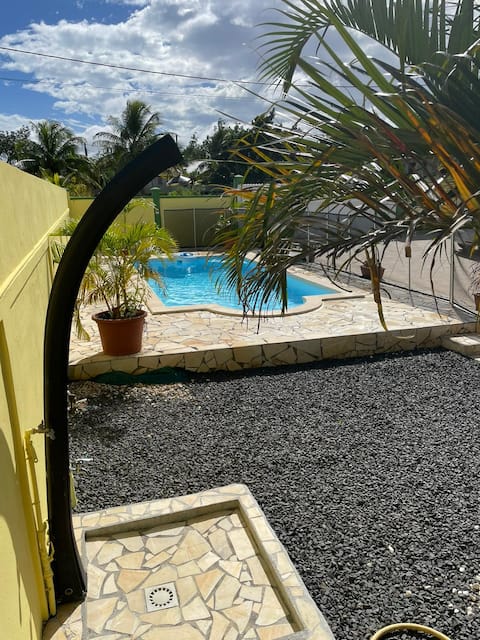 L'Aurore, lower part of villa F4 with swimming pool and garden