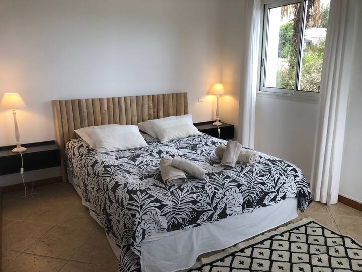 主卧面积为18平方米。160张床