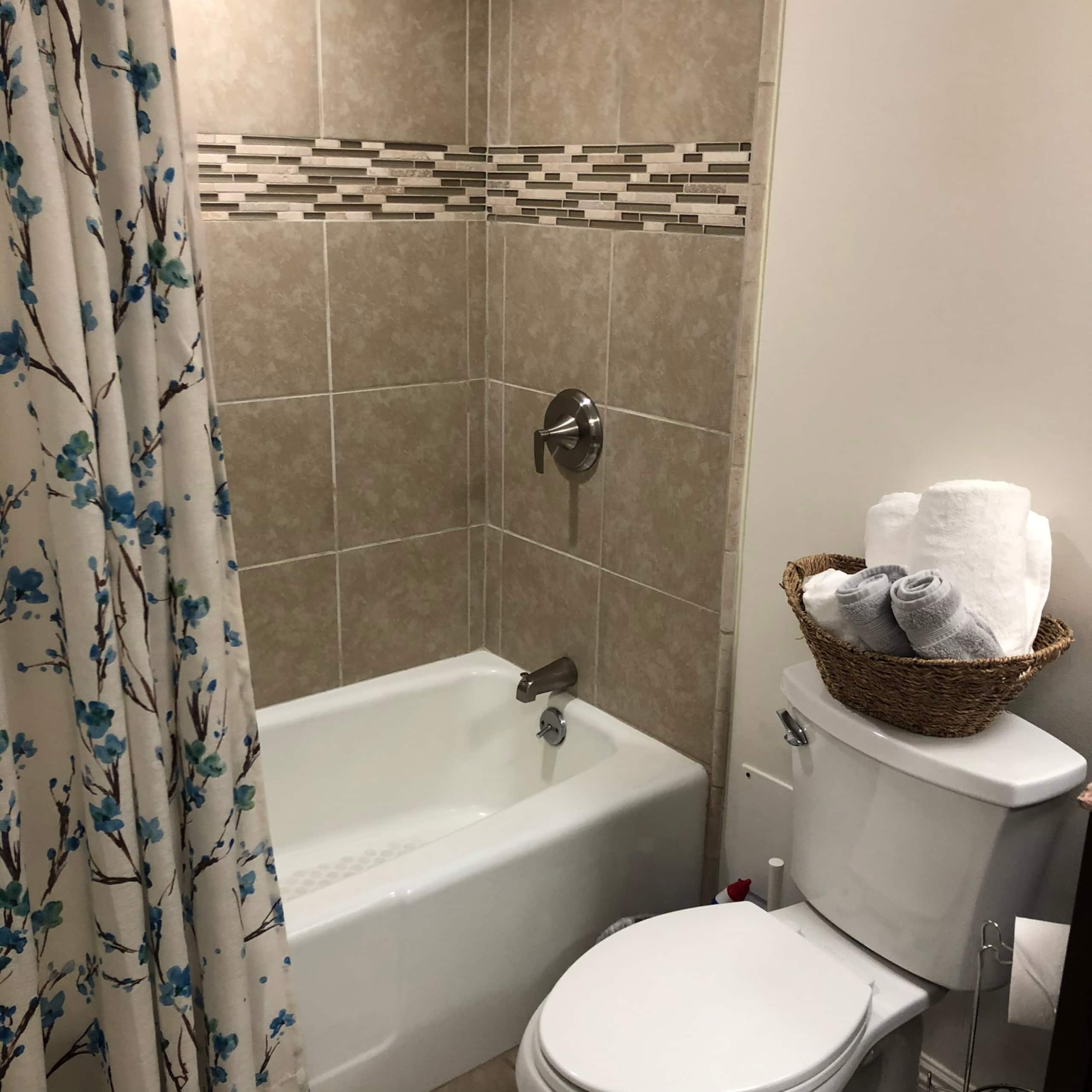 Condo in Kailua-Kona · ★4.79 · 1 bedroom · 3 beds · 2 private baths - Image 11