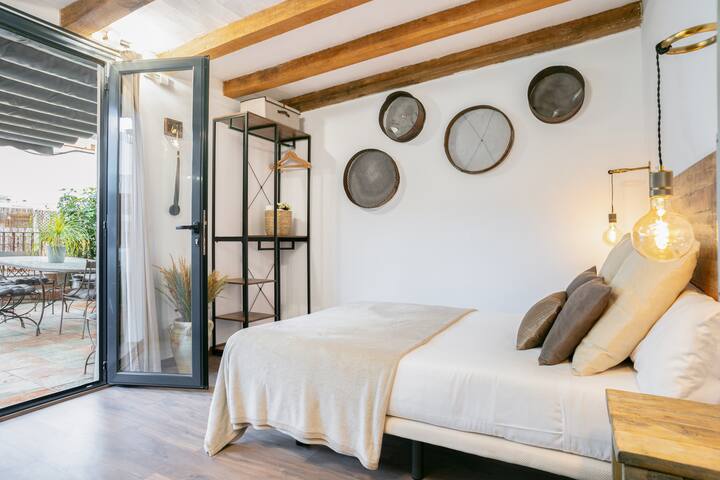 Cozy house with private terrace Sagrada Familia gallery image 5