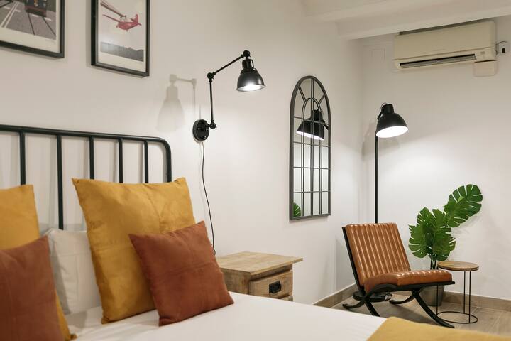 Spacious and centrally apartment – Las Ramblas – gallery image 2