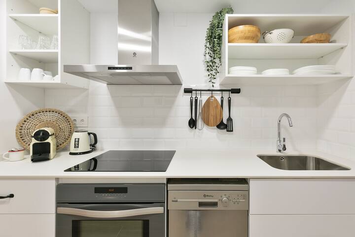 Spacious and centrally apartment – Las Ramblas – gallery image 4