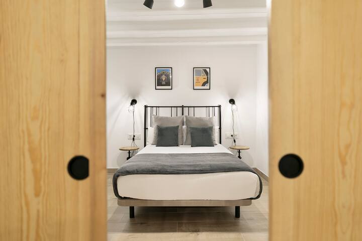 Spacious and centrally apartment – Las Ramblas – gallery image 5