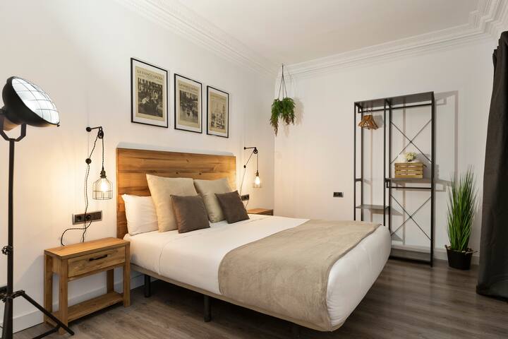 Spacious apartment next to La Sagrada Familia gallery image 2