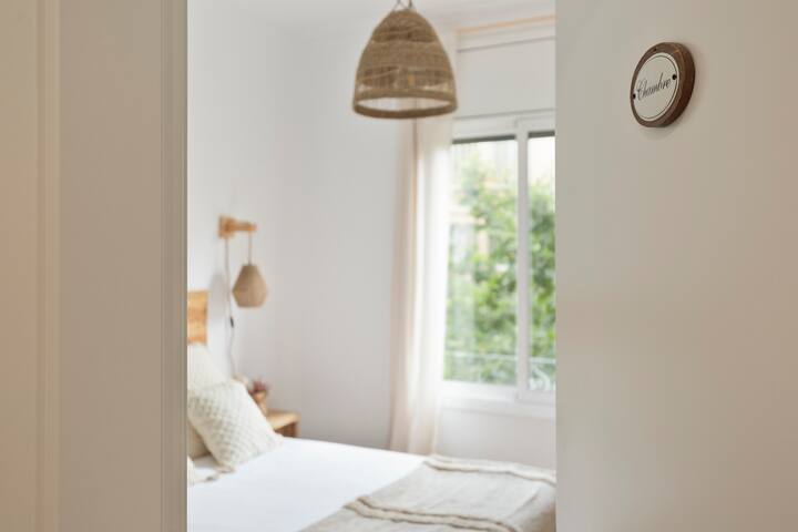 Sweet home with balcony next to Sagrada Familia gallery image 3