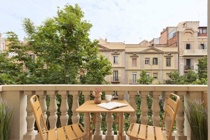 Sweet home with balcony next to Sagrada Familia gallery image 2