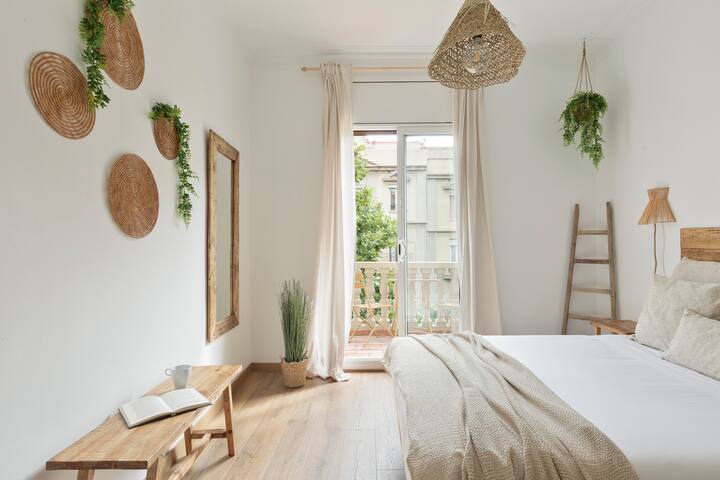 Sweet home with balcony next to Sagrada Familia gallery image 4