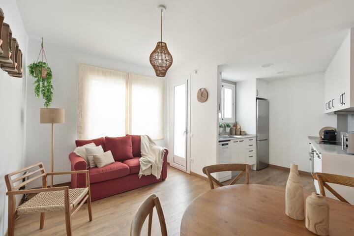 Sweet home with balcony next to Sagrada Familia gallery image 5