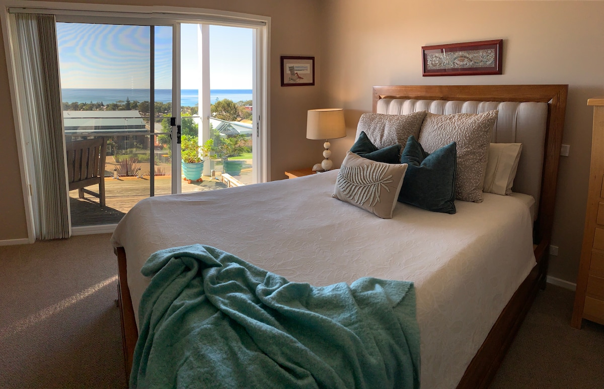 Successful Airbnb property: 'The Crest'...your luxury stay at the beach... in Bega Valley Shire Council