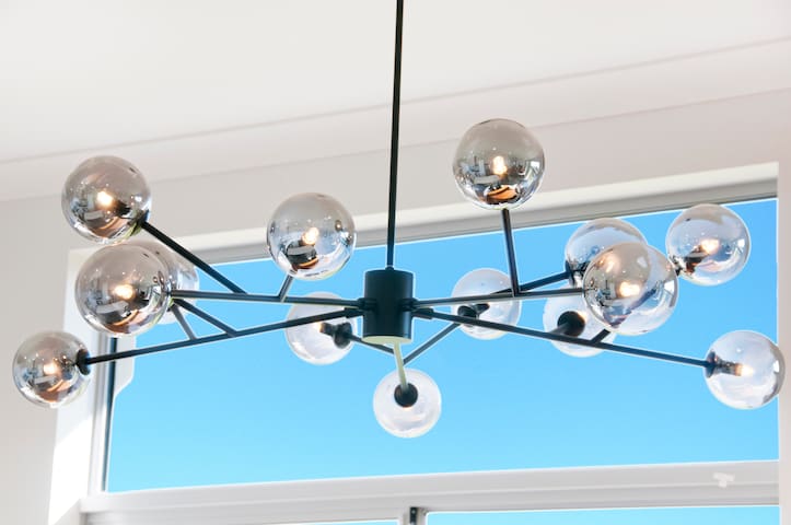 Peaceful Ridge Retreat – New Executive Residence