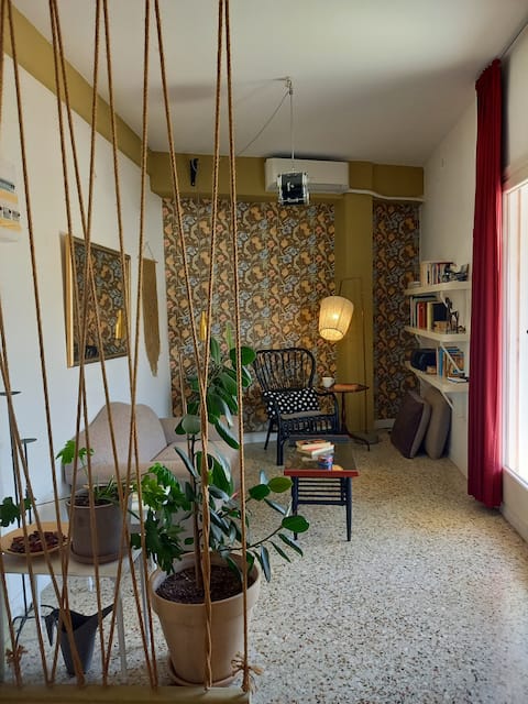 Top performing Airbnb: Miaouli8 the 6th With Acropolis View in ψυρρη κουμουνδουρου