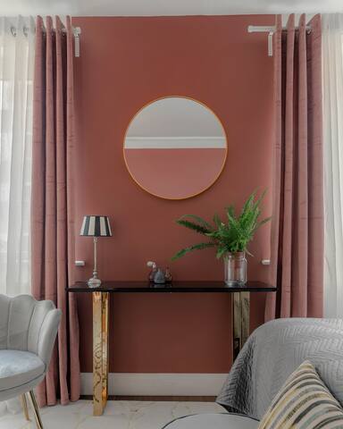 WestEnd Award Winning Massive Absolute Family Home gallery image 4