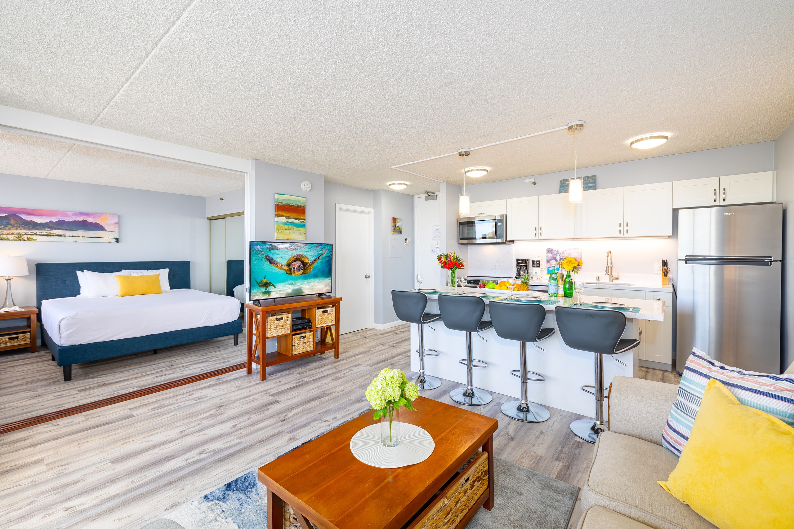 Condo in Honolulu · ★4.78 · 1 bedroom · 3 beds · 1 private bath - Image 11